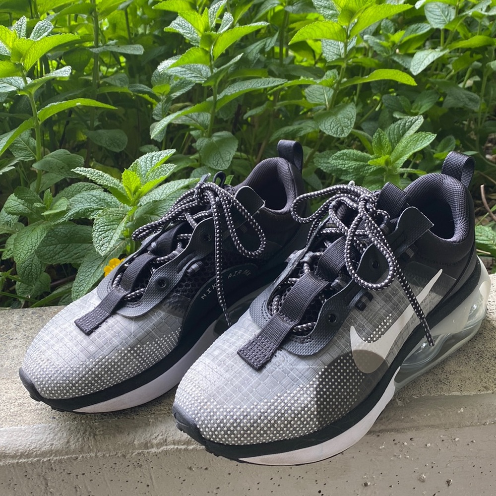 Nike air max women’s size 7.5 like new!